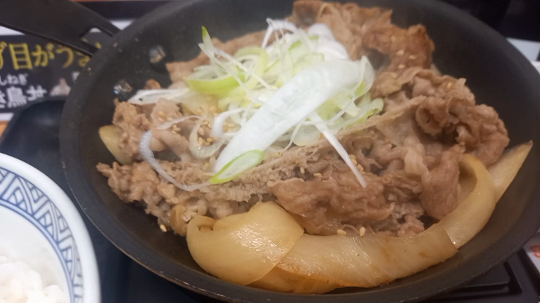 朝ごはん　吉野家　鉄板牛焼肉定食の記事動画