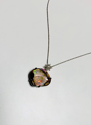 オパールの遊色の記事動画