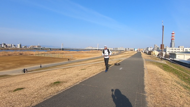 タイヤ引き100km走の記事動画