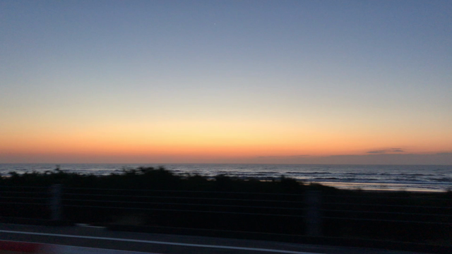 今日のサーフィンは久々ホームでの記事動画