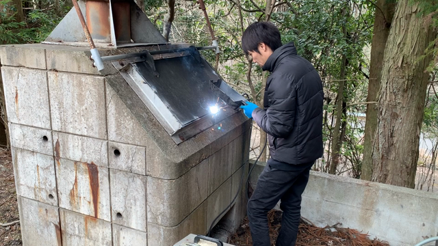 山の中でバチバチの記事動画