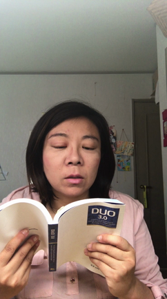 The questionnaires were distributed at randomの記事動画