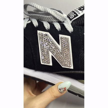 スニーカーデコ ニューバランス♡の記事動画