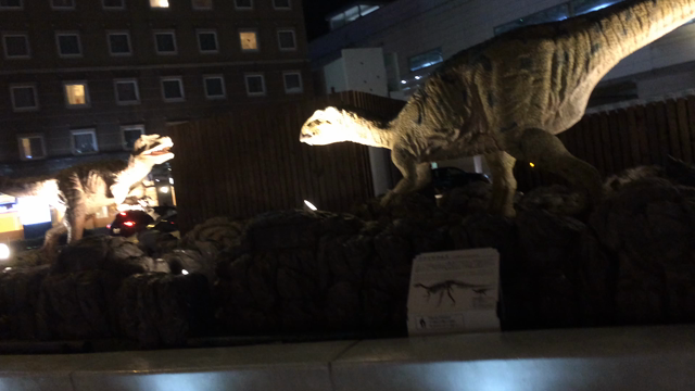 しゃべる恐竜。の記事動画