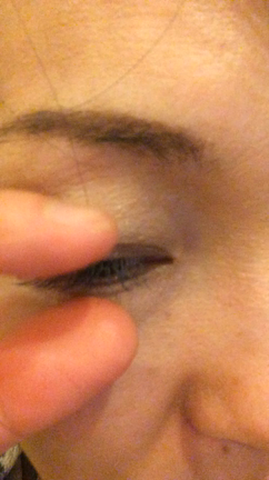 目の周りがくすまないマスカラの落とし方の記事動画