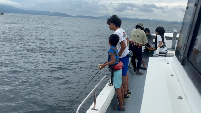 上手にジギングする小学生(^^)の記事動画