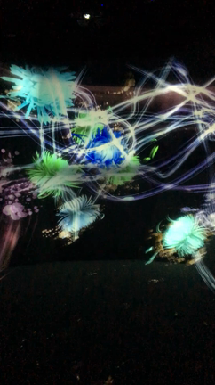 世界に溶け込む。の記事動画