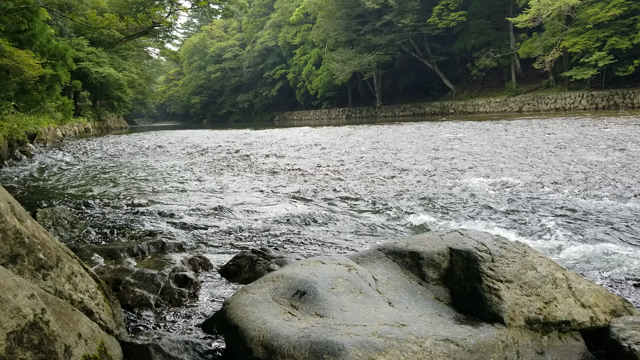 新月の伊勢神宮参拝　五十鈴川の川音と海の波音の記事動画