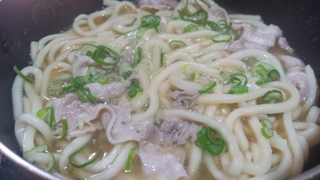 昼ごはん　肉うどんの記事動画