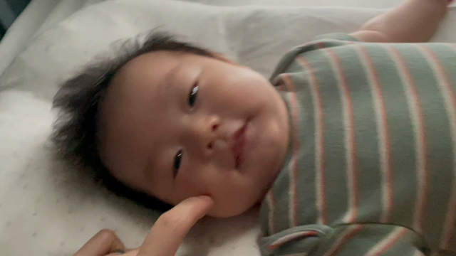 生後2ヶ月 腕枕率たかめです 桃オフィシャルブログ Powered By Ameba