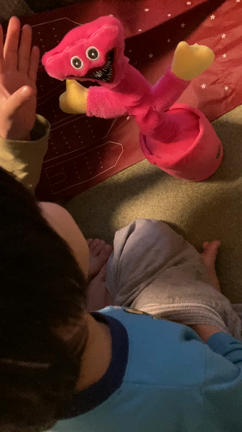 歌って踊るハギーワギーぬいぐるみの記事動画