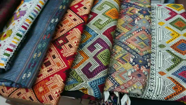 ラオス民族伝統織物 浮き織りパービアン 12-2 ラオス民族伝統織物浮き