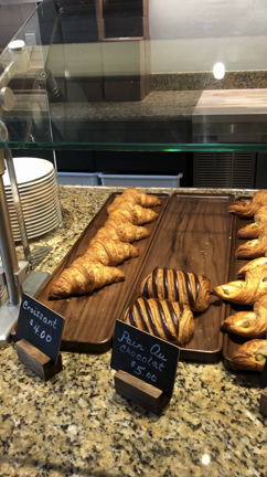 ★Halekulani Bakery Restaurantの記事動画