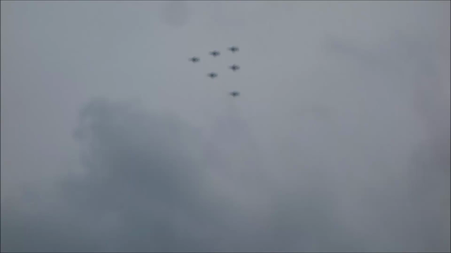 ブルーインパルス　パラリンピック飛行の記事動画