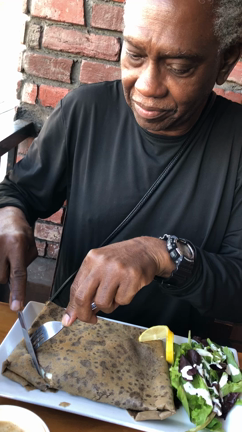 何年ぶりかの外食の記事動画