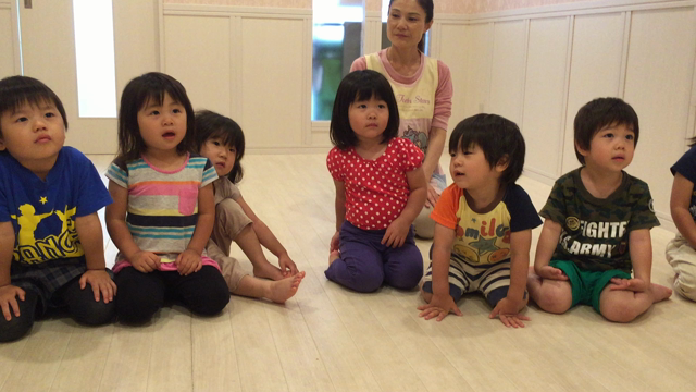 小麦粉粘土とリトミックの記事動画