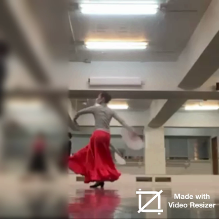 スペインの踊り方を勉強中〜。扇子について学んだことの記事動画