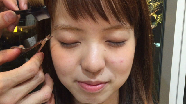 【連載】絶対に失敗しない！！眉カット方法を公開してます(＾ｰ^)ノの記事動画