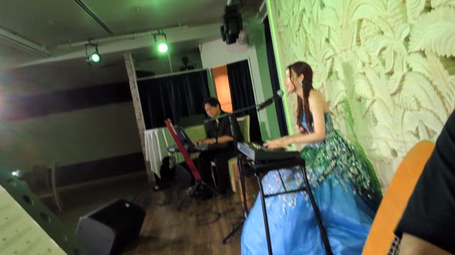 昨日は不動産の仕事をしたりレッスンをしたりディナーショーで演奏したりしていましたの記事動画