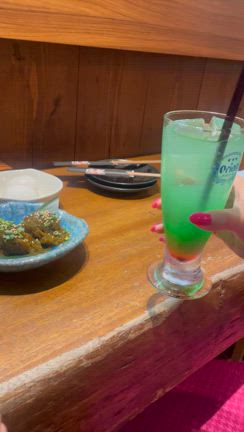 沖縄料理で再会！の記事動画