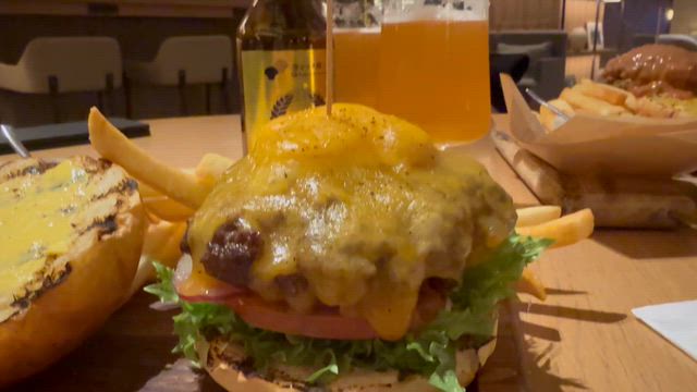 名古屋ステイで出会った、忘れられないホテルバーガーの話  ＠コートヤード・バイ・マリオット名古屋の記事動画