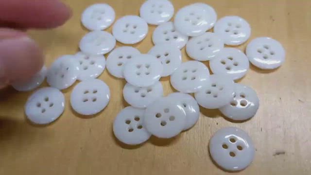 サスペンダー用のボタンの記事動画