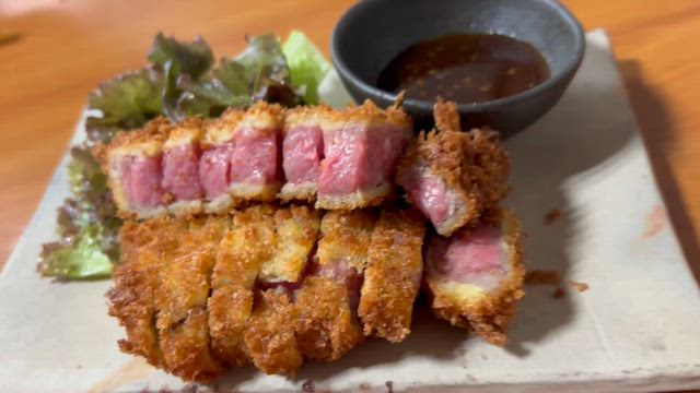 念願の「金屋食堂」の記事動画