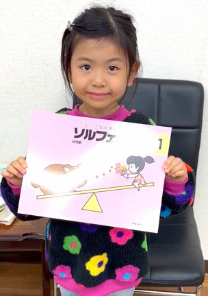 10名の　新小学1年生へのプレゼントの記事動画