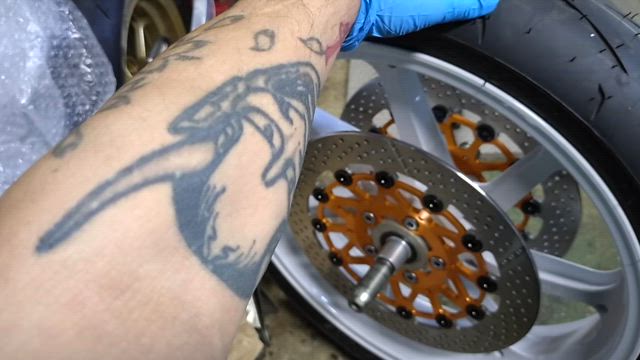 ガンマー250のキャリパーサポート(=_=)の記事動画