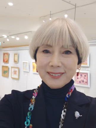 個展会場はこんな感じの記事動画