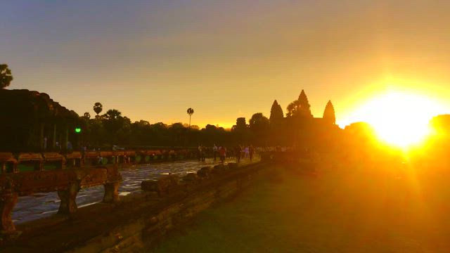 世界遺産アンコールワット遺跡での朝日です/memokaon/の記事動画