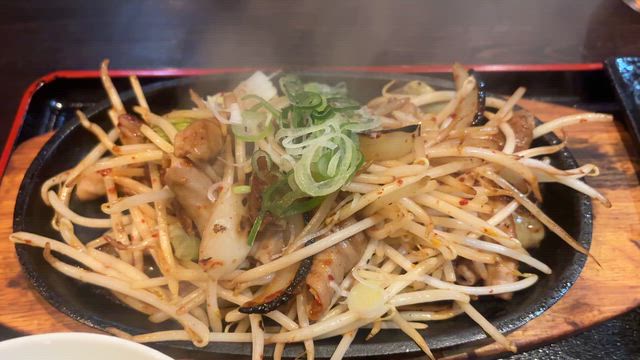 【食べ歩き】ピリ辛ホルモン鉄板定食　ご飯大盛@おおぞら　名古屋市緑区の記事動画