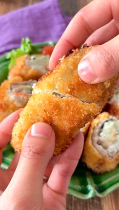 豚ロース特売の日はコレ！中からサプライズ♪カリとろロールとんかつの記事動画