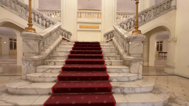 ここはパリ？！ハノイ歌劇場で音楽鑑賞♬指揮はなんと日本人の方！の記事動画