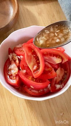 ５分で簡単☆ゴクゴク食べる♩【オニオントマトサラダ】#簡単の記事動画