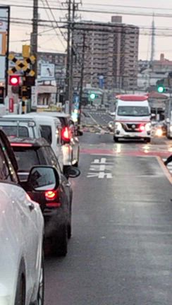 救急車も踏切には勝てんの記事動画