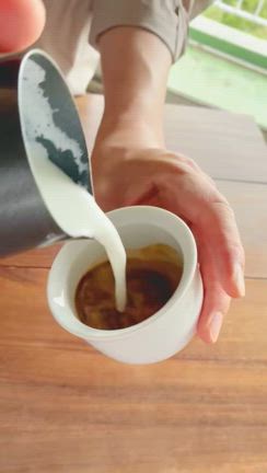 岡山•牛窓『山の上のロースタリー』で石谷バリスタの極上ラテの記事動画