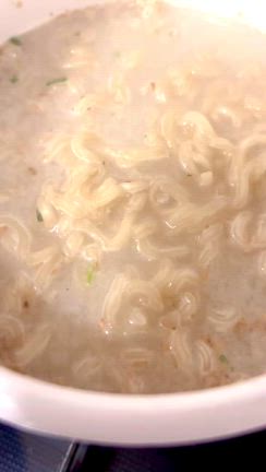 インコラーメンを食べた！の記事動画