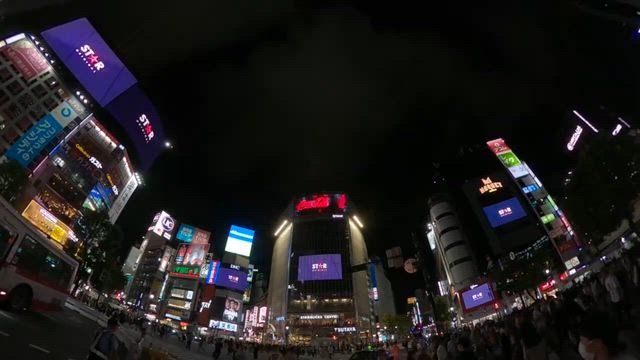 渋谷の街をF1で走行！の記事動画