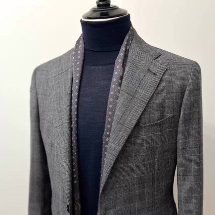 イタリア製ピアチェンツァタートルネックの着こなしの記事動画