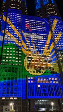 都庁でプロジェクションマッピングの記事動画