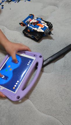 プログラミングとリモコンで動く ロボット（６種類に変形）の記事動画