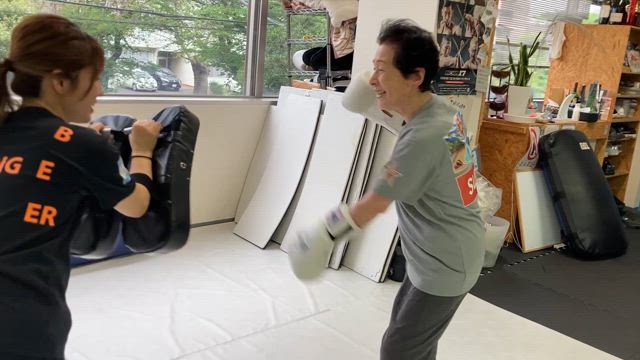 （90歳！何歳でも大事！運動習慣✨）の記事動画