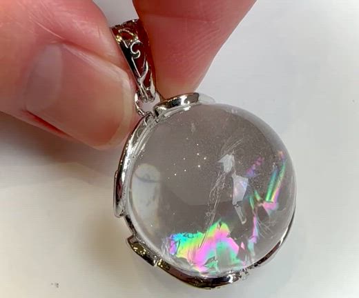 ☆神秘の虹色「アイリスクォーツ・トップ」の記事動画