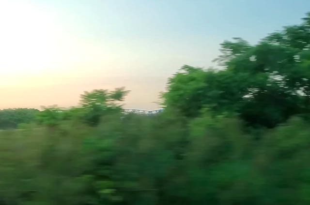 鉄橋を渡る車窓と音（動画）の記事動画