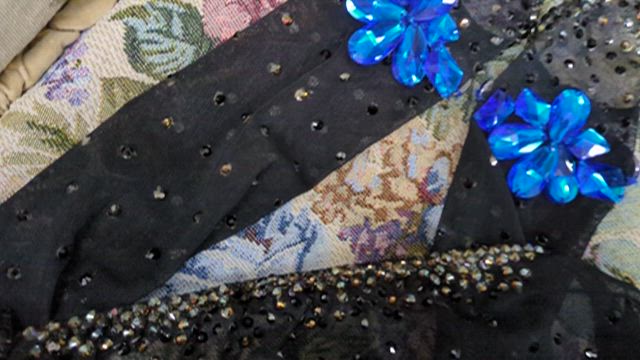 スワロフスキー、石貼りしました❣の記事動画