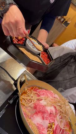 若返り鍋「うしなべ」❤️「韓国式食堂うしなべセンター」さん@北新地の記事動画