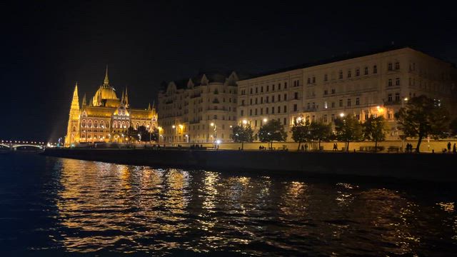 宝石の様に輝くブダペストの記事動画