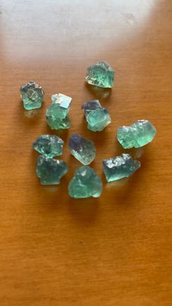 飛行石のモデルといわれる美しくブルーに輝くグリーンフローライトさんたち♪の記事動画