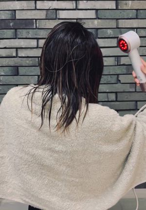 劇的な変化に感激っ！！ブリーチで傷みまくった髪の毛にも潤いを感じれた優秀ドライヤーの記事動画